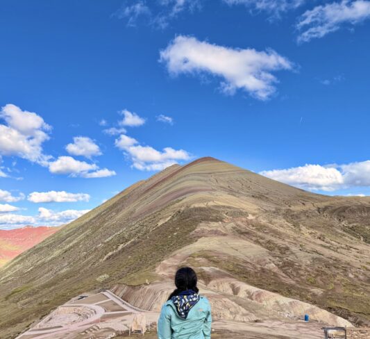 La realidad de la Montaña de Colores en Perú