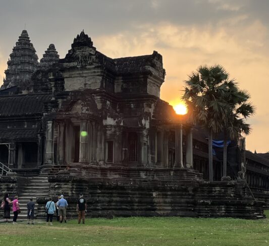 La Guía Definitiva de Angkor Wat: Entradas, Amanecer, Templos, Itinerarios y Consejos (2026)